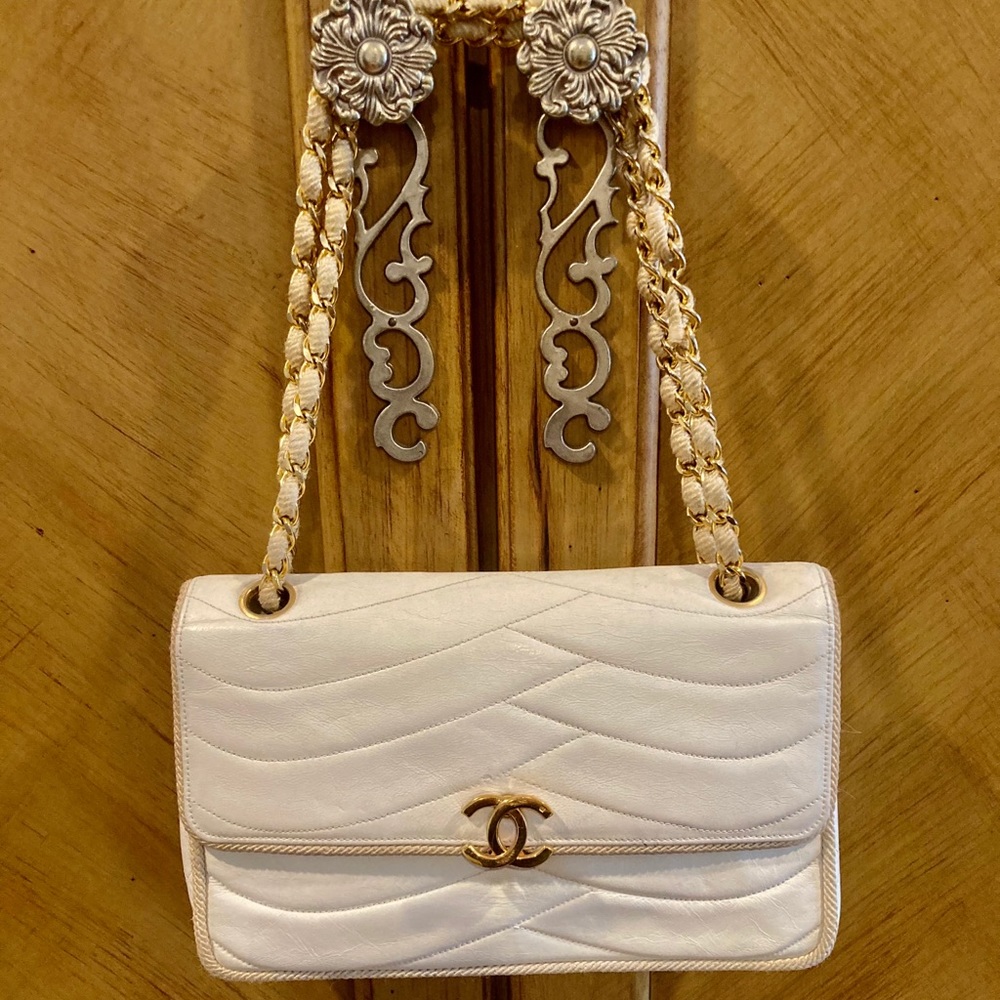 Chanel Early 80'S Quilted Flap Wave Leather Bag
